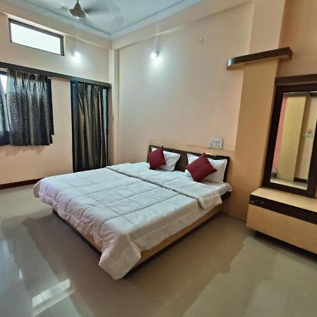 Hotel Chaitanya Maheshwar Exterior foto