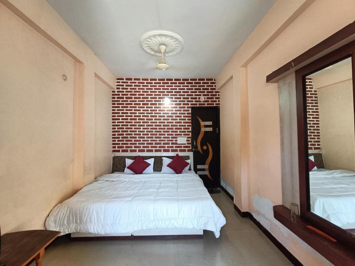 Hotel Chaitanya Maheshwar Exterior foto