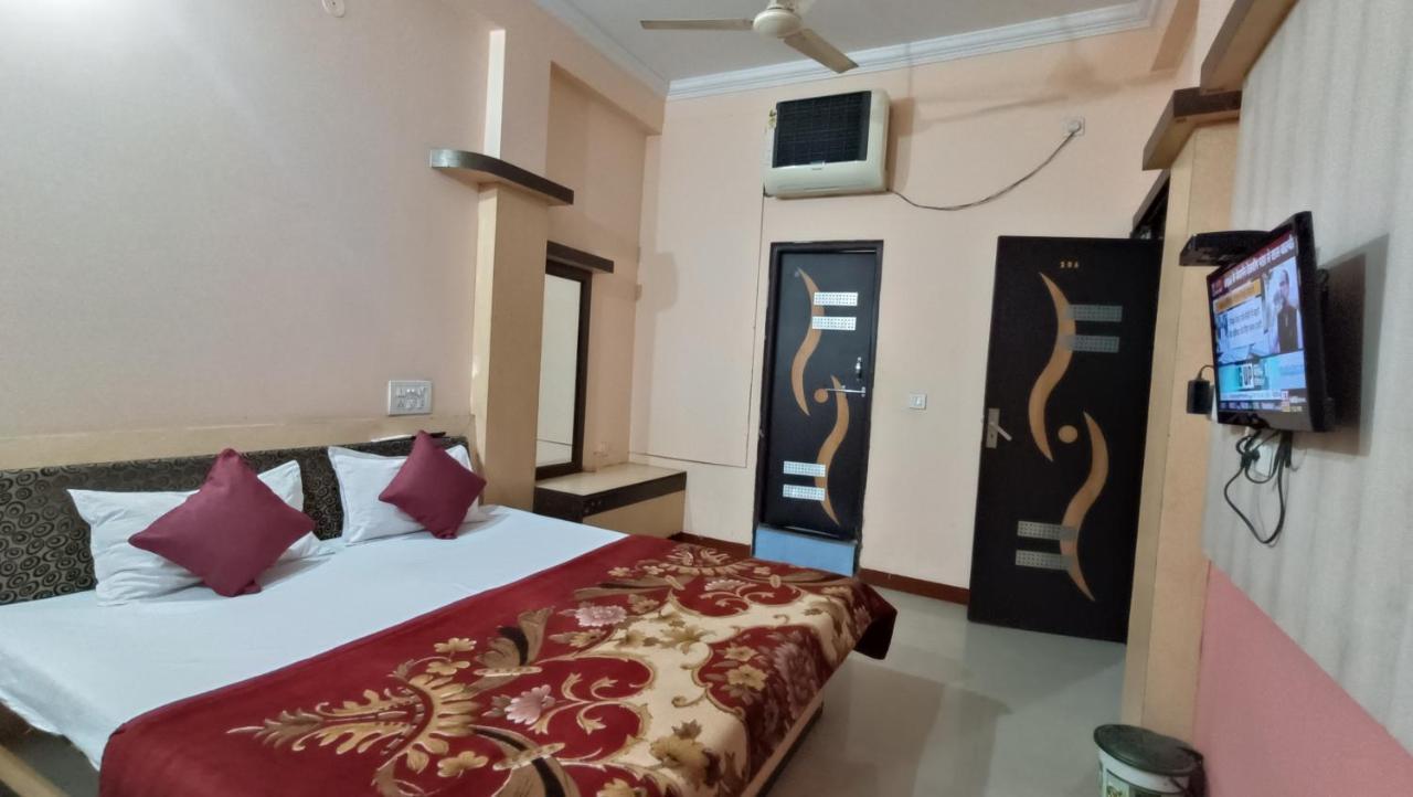 Hotel Chaitanya Maheshwar Exterior foto